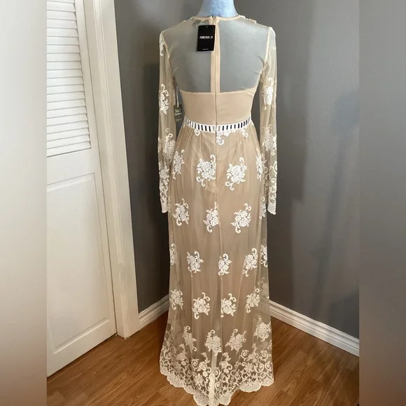 NWT Forever 21 Embroidered Lace Dress Size S - Picture 6 of 13